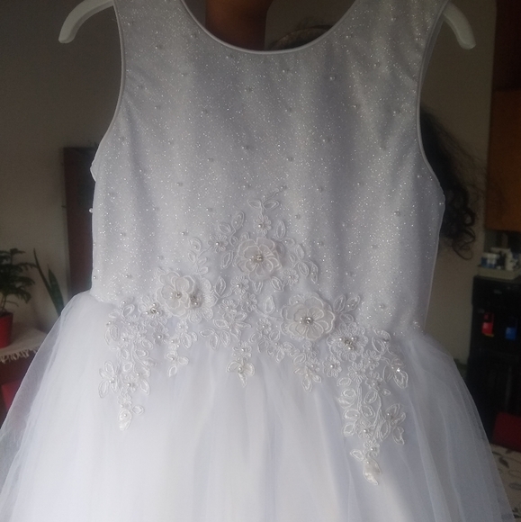 Gown - Picture 2 of 10